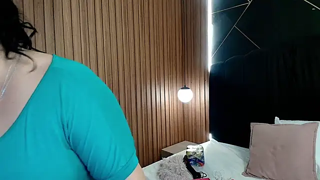 AgataThompson  online show from 19, 2, 2026