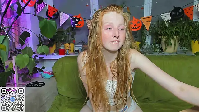 Snapshot of RitaSweety18 chatting on 20, 10, 2025 RitaSweety18 online show from 20, 10, 2025