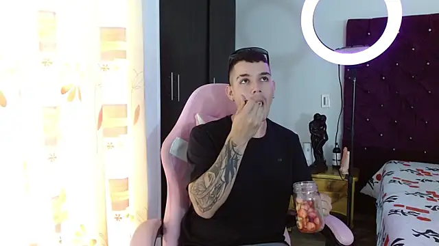 BooyHott  online show from 13, 11, 2025