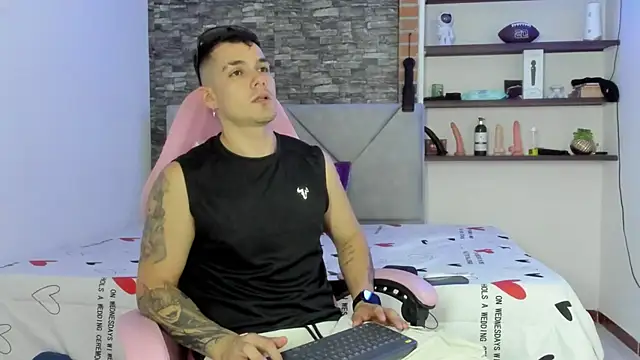 BooyHott  online show from 10, 1, 2026