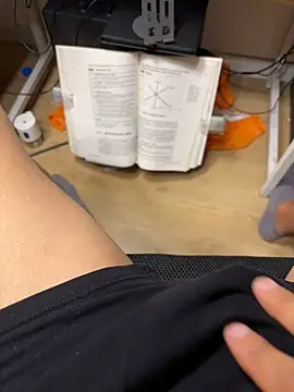 Snapshot of leeyoung_ chatting on 4, 10, 2025 leeyoung online show from 4, 10, 2025