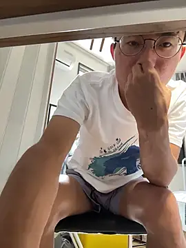 Snapshot of leeyoung_ chatting on 17, 10, 2025 leeyoung online show from 17, 10, 2025