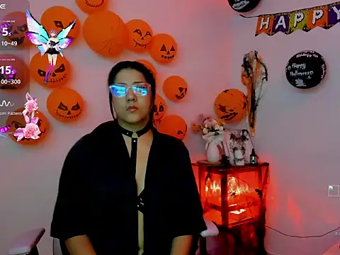 Mia Lujan online show from 28, 10, 2025