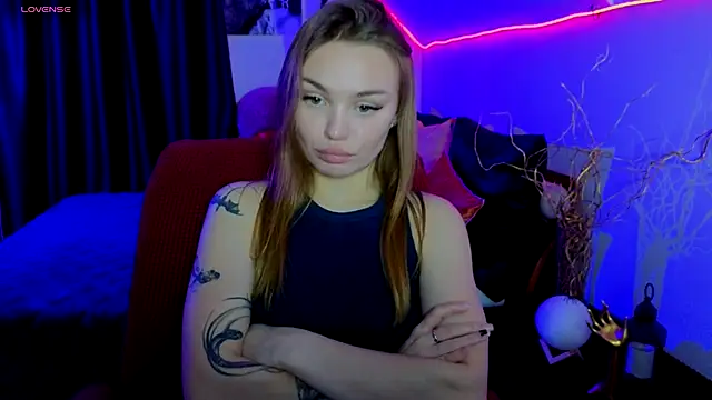 KitsyMoore online show from 4, 12, 2025