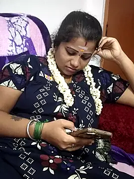 Snapshot of sweetqueen143 chatting on 5, 5, 2026 sweetqueen143 online show from 5, 5, 2026