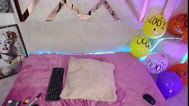 Snapshot of ladymooncs chatting on 14, 7, 2026 ladymooncs online show from 14, 7, 2026