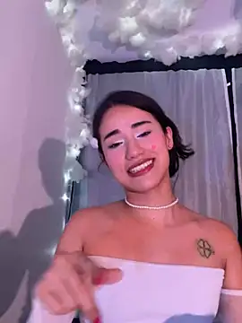 Snapshot of Rouse_Monroe chatting on 24, 7, 2026 Rouse Monroe online show from 24, 7, 2026