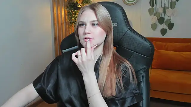 Snapshot of AriaWell chatting on 16, 10, 2025 AriaWell online show from 16, 10, 2025