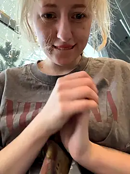 RonnieKiss online show from 4, 11, 2025