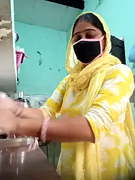 Cute-Charvii online show from 5, 3, 2026