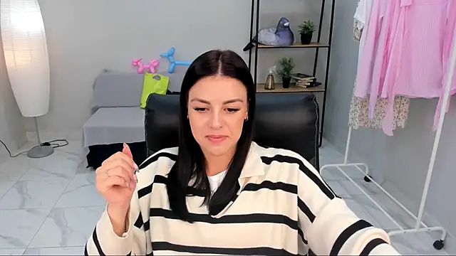 Theresa Boyd online show from 7, 10, 2025