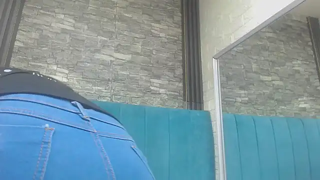 Lil Rose2006 online show from 4, 12, 2025