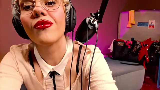 tacodeluxxxe online show from 2, 10, 2025