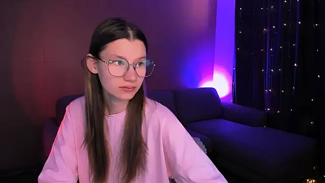 LinaBlossom  online show from 17, 4, 2026