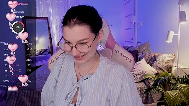 LinaBlossom  online show from 16, 7, 2026