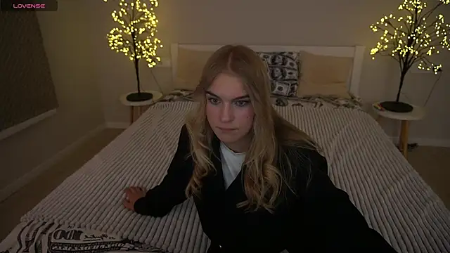 AlinaLiii online show from 22, 11, 2025