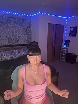 MaciiMayy online show from 11, 4, 2026