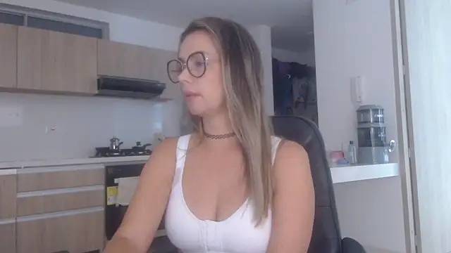 LovePaula online show from 2, 12, 2025