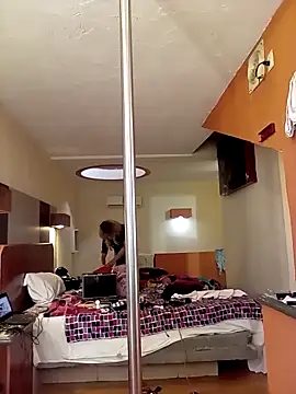 transreyna online show from 1, 1, 2025