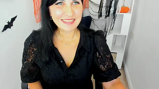 Moon Veloure1 online show from 22, 10, 2025