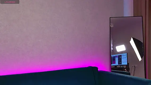 EllaCanny online show from 9, 4, 2026