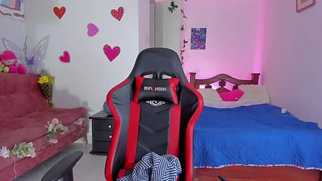 Snapshot of SophieLAmour chatting on 22, 9, 2025 SophieLAmour online show from 22, 9, 2025