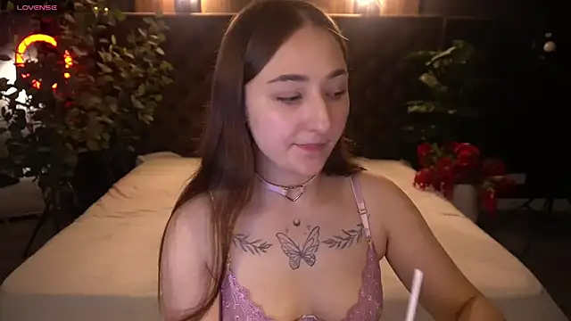 Snapshot of SashaDuvalle chatting on 4, 7, 2026 SashaDuvalle online show from 4, 7, 2026