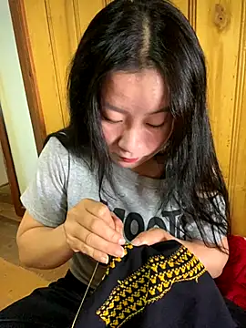 violet-00 online show from 2, 10, 2025