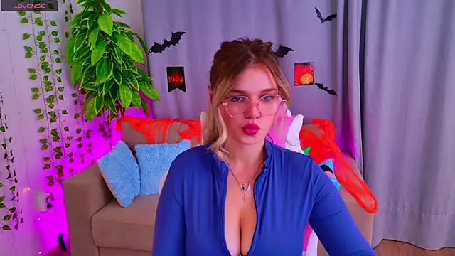 KellyHayden online show from 25, 10, 2025