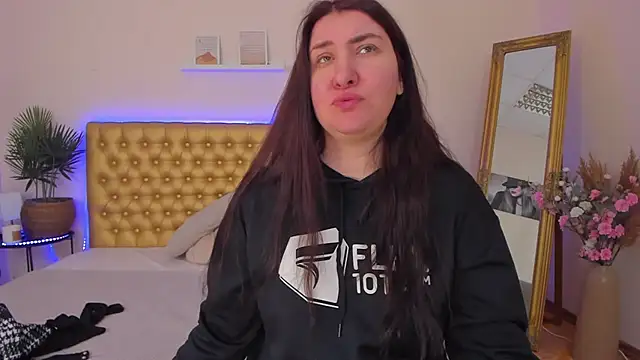 TrishaDarks online show from 7, 3, 2026