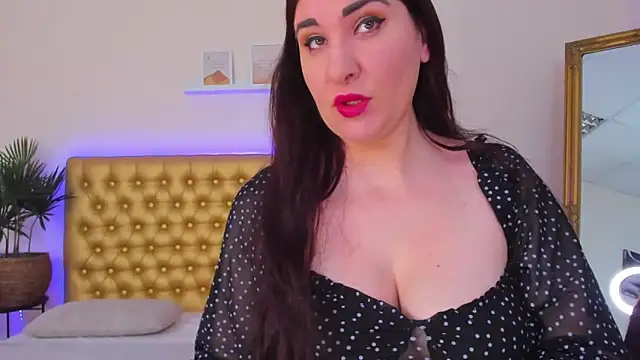 TrishaDarks online show from 6, 4, 2026