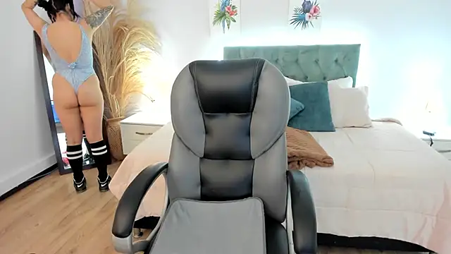 Antonela vargas online show from 13, 11, 2025