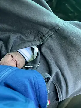 Snapshot of henrique61 chatting on 6, 10, 2025 henrique61 online show from 6, 10, 2025