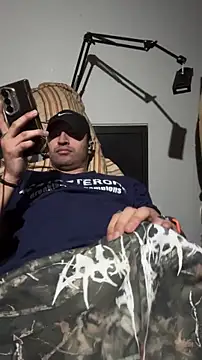 Snapshot of wwolfxxx chatting on 21, 12, 2025 wwolfxxx online show from 21, 12, 2025