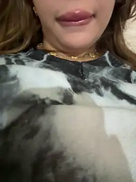 Snapshot of Laila-sexi chatting on 3, 11, 2025 Laila-sexi online show from 3, 11, 2025