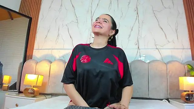 Samantha Fiire online show from 5, 4, 2026