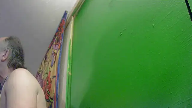 Snapshot of HippieDad333 chatting on 14, 11, 2025 HippieDad333 online show from 14, 11, 2025