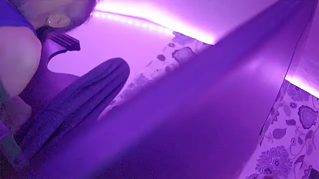 Snapshot of HippieDad333 chatting on 16, 12, 2025 HippieDad333 online show from 16, 12, 2025