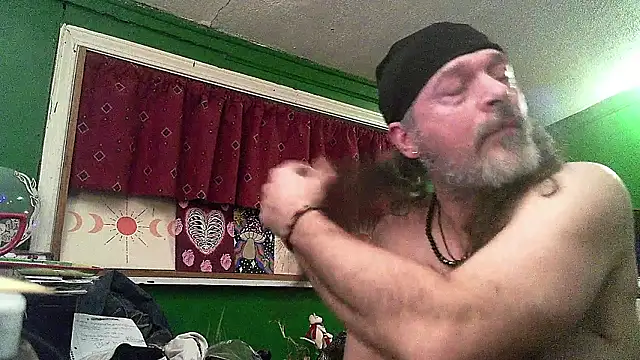 Snapshot of HippieDad333 chatting on 23, 3, 2026 HippieDad333 online show from 23, 3, 2026