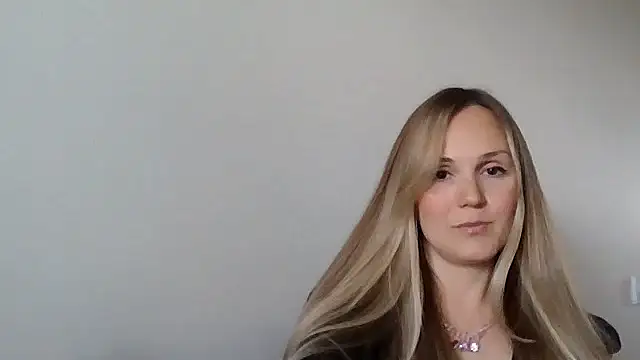 Snapshot of Kyrelinn chatting on 26, 10, 2025 Kyrelinn online show from 26, 10, 2025