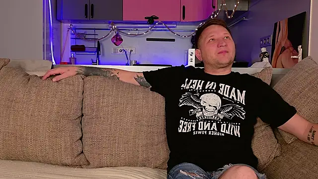 Crystal Neko online show from 21, 4, 2026