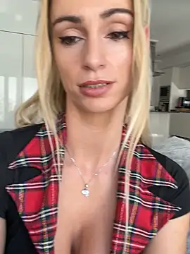 Snapshot of ericafontesx chatting on 10, 10, 2025 ericafontesx online show from 10, 10, 2025
