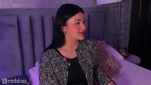 Snapshot of EmmaBlossom chatting on 5, 7, 2026 EmmaBlossom online show from 5, 7, 2026