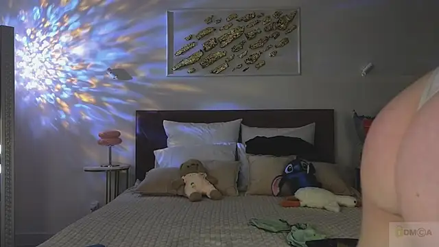 Nicole Broown  online show from 21, 11, 2025