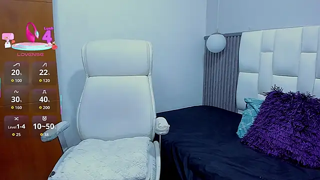 Snapshot of karoline_torres chatting on 6, 10, 2025 karoline torres online show from 6, 10, 2025