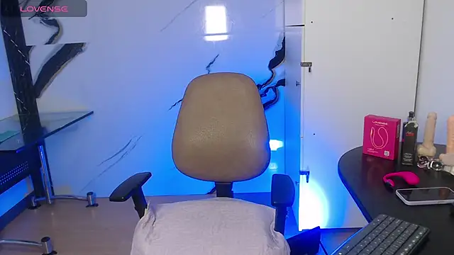 lolaa love01 online show from 4, 10, 2025