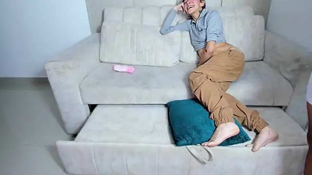 Snapshot of skygirls_ chatting on 19, 10, 2025 skygirls  online show from 19, 10, 2025