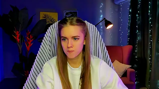 Snapshot of JuneWoods chatting on 4, 2, 2026 JuneWoods online show from 4, 2, 2026