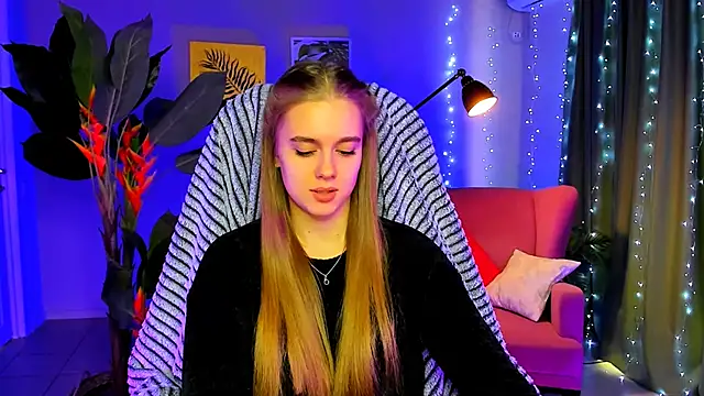 Snapshot of JuneWoods chatting on 5, 2, 2026 JuneWoods online show from 5, 2, 2026