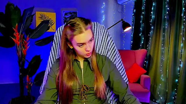 Snapshot of JuneWoods chatting on 6, 2, 2026 JuneWoods online show from 6, 2, 2026